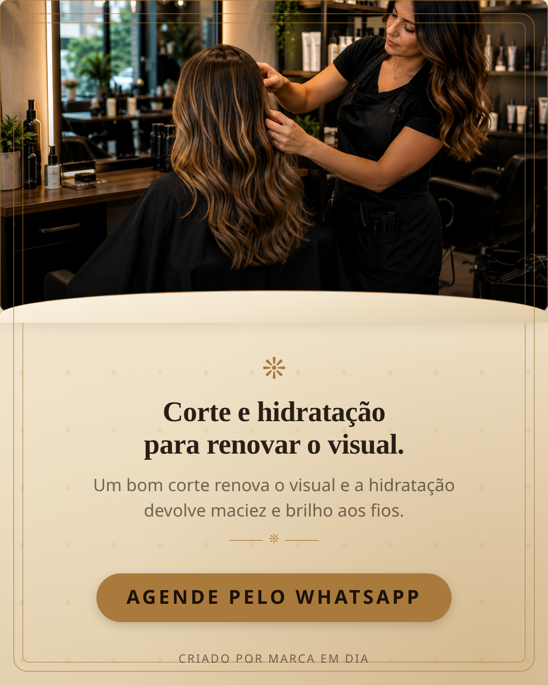Arte 4:5 de cabeleireiro gerada pelo aplicativo, com foto real de salão durante o atendimento, moldura fina dourada, título Corte e hidratação para renovar o visual e chamada Agende pelo WhatsApp em cápsula.